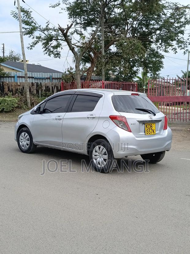 Toyota Vitz 2014 Silver