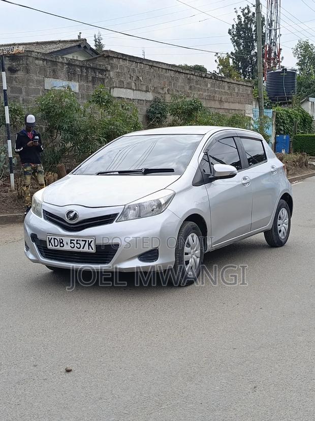 Toyota Vitz 2014 Silver