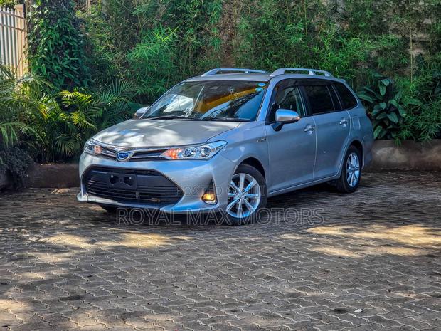 Toyota Corolla Fielder 1.5 Hybrid FWD 2020 Silver