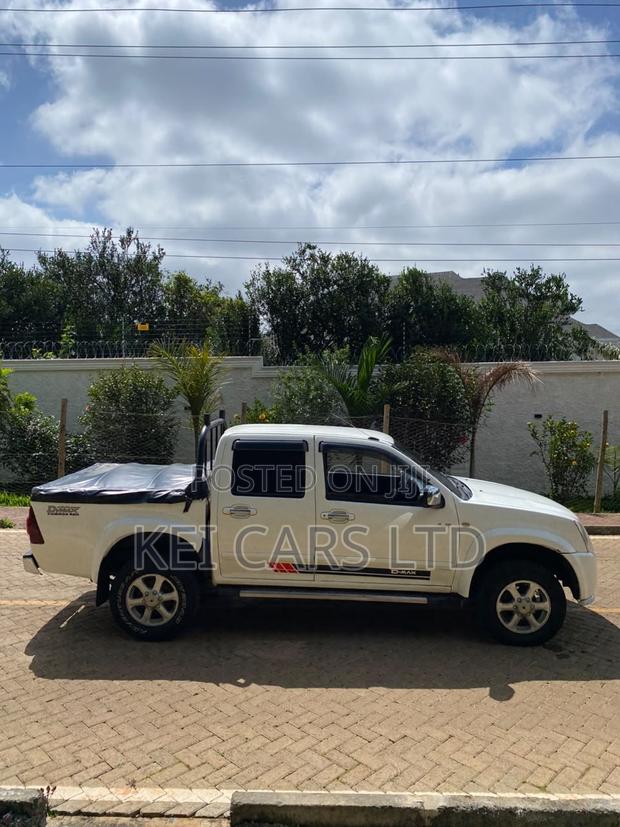 Isuzu D-MAX 2011 White