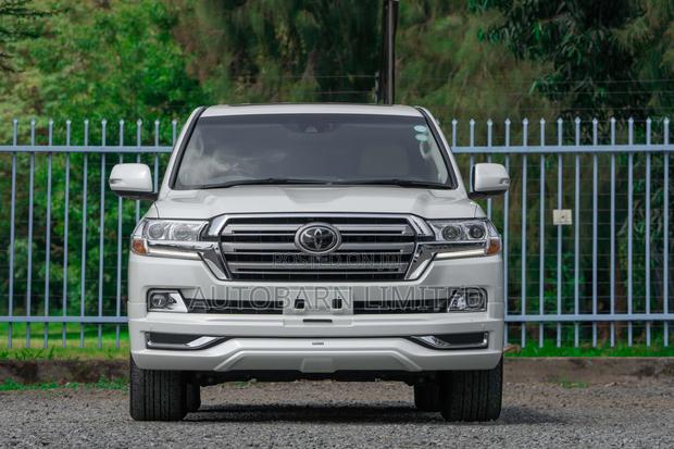 Toyota Land Cruiser 2019 White