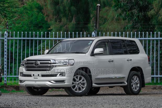 Toyota Land Cruiser 2019 White