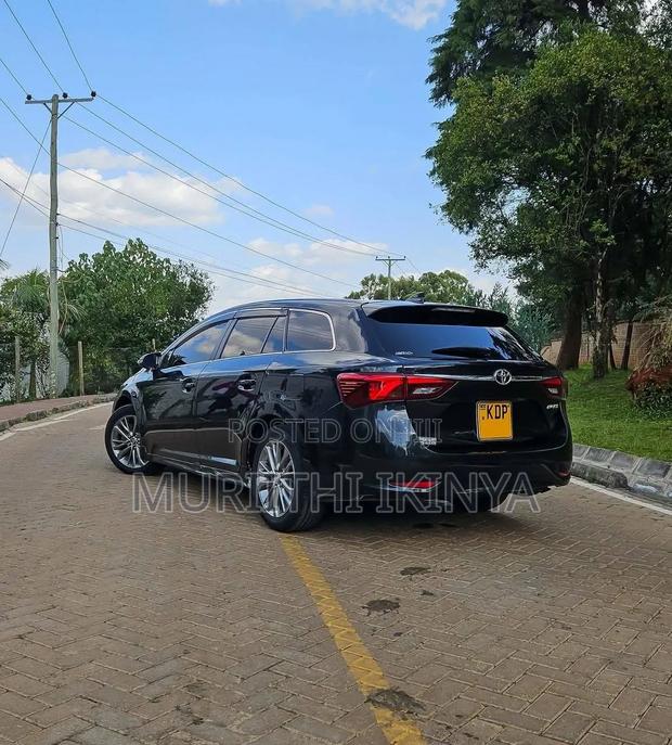Toyota Avensis 2016 Black