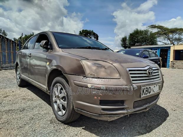 Toyota Avensis 2004 Brown