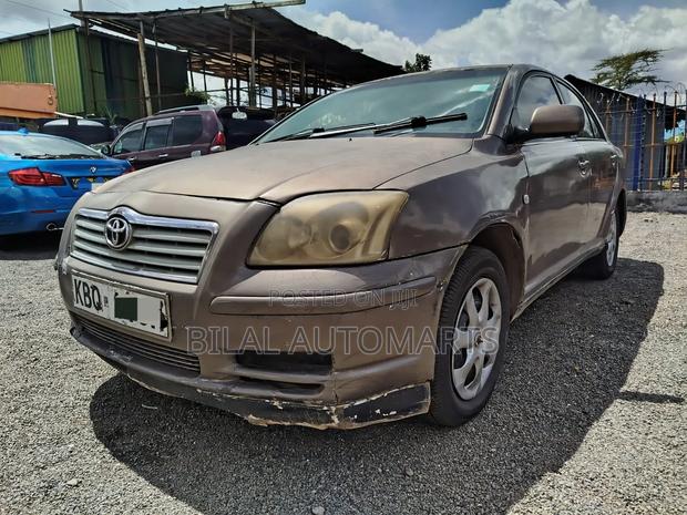 Toyota Avensis 2004 Brown