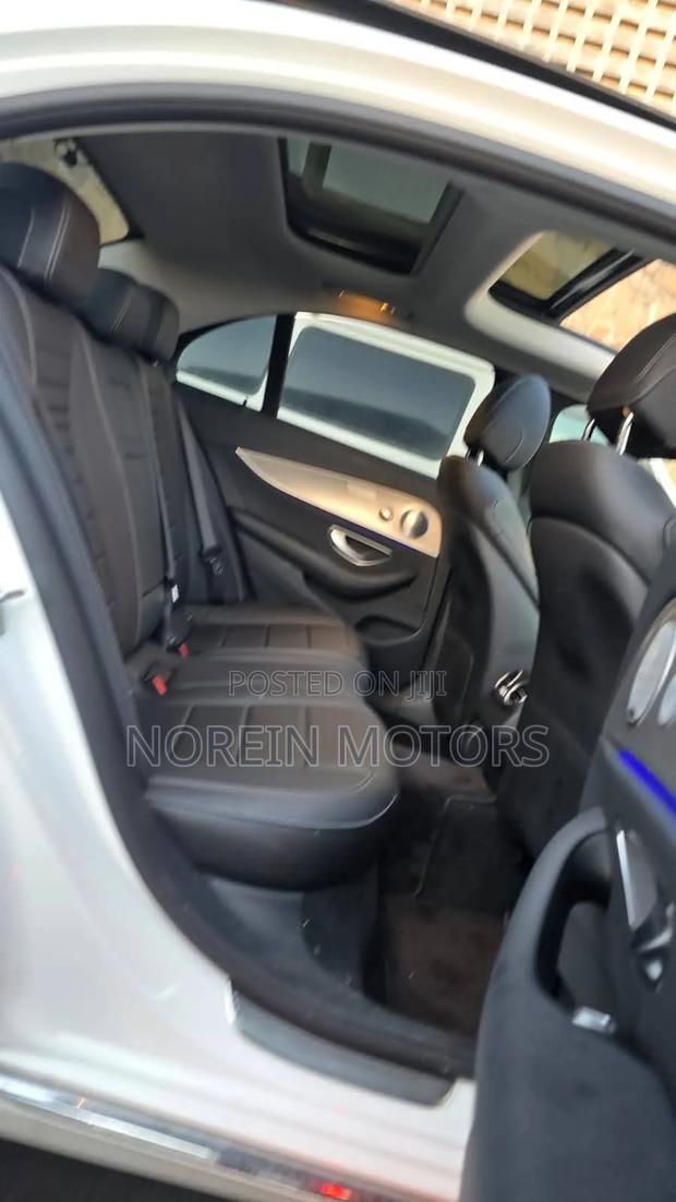 Mercedes-Benz E200 2019 Teal