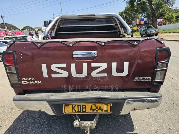 Isuzu D-MAX 2013 Maroon