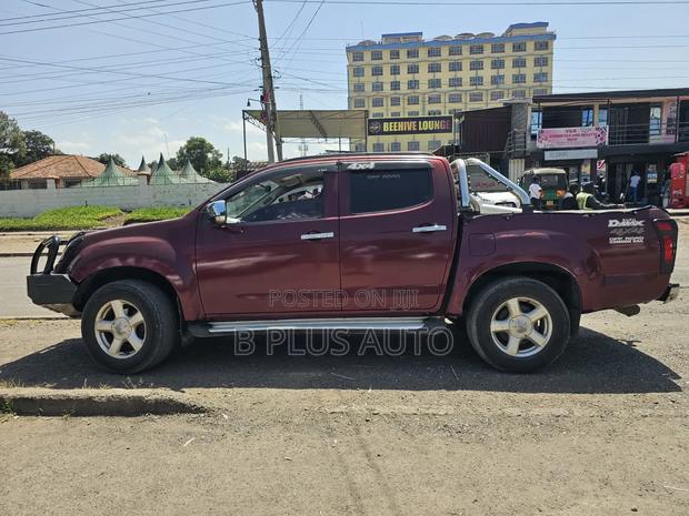 Isuzu D-MAX 2013 Maroon