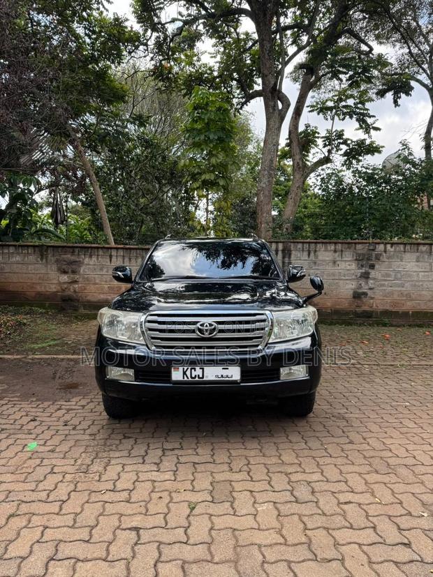 Toyota Land Cruiser 2010 Black