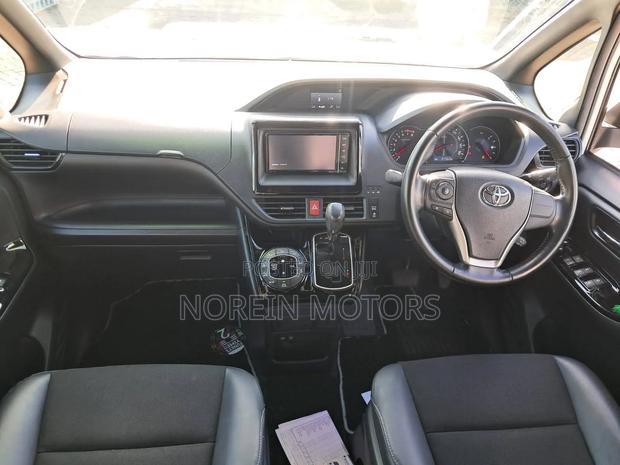 Toyota Noah 2019 Off white