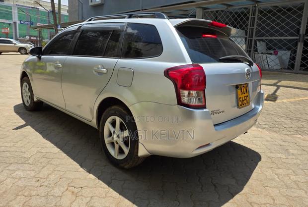 Toyota Corolla Fielder 2013 Silver