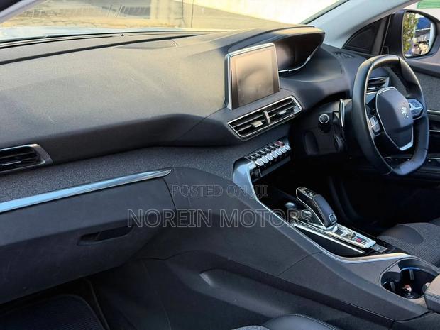 Peugeot 5008 2020 Off white