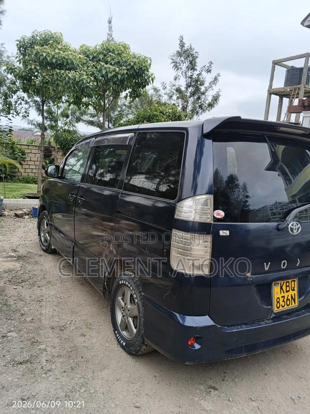 Toyota Voxy 2004 Black