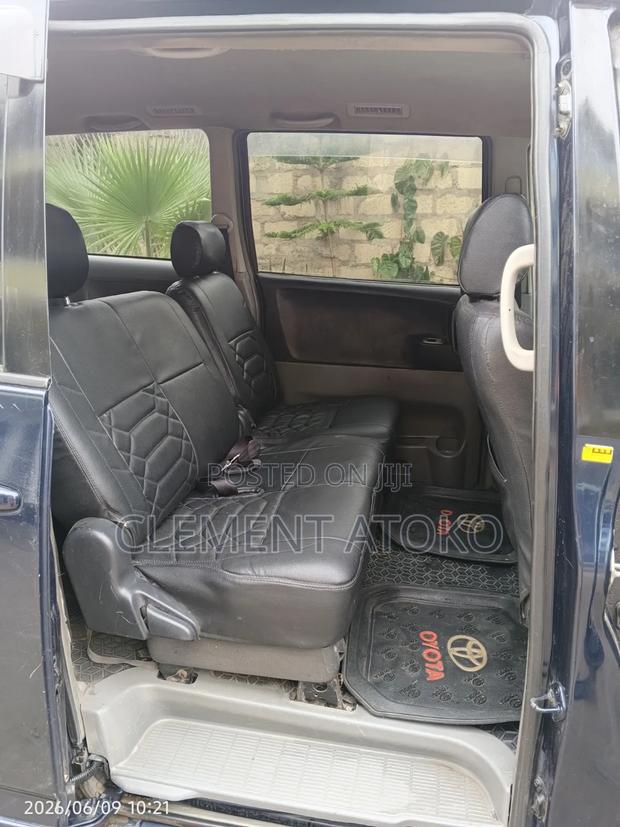 Toyota Voxy 2004 Black