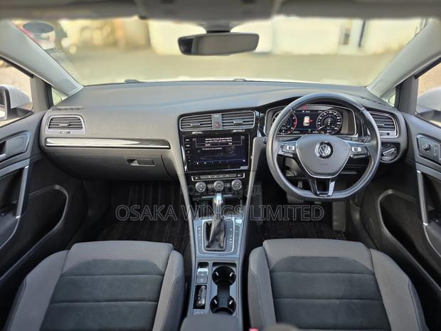 Volkswagen Golf 2019 Pearl