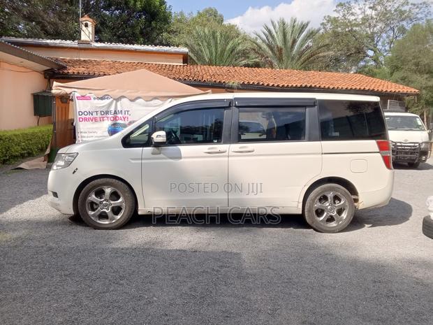 Honda Stepwgn 2012 White