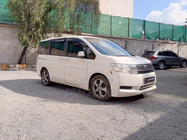 Honda Stepwgn 2012 White