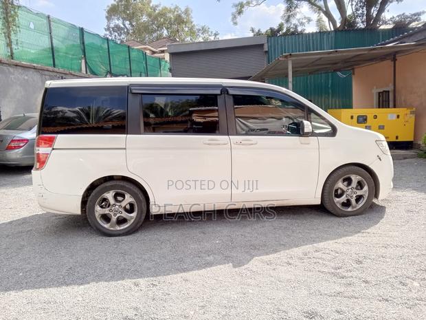Honda Stepwgn 2012 White