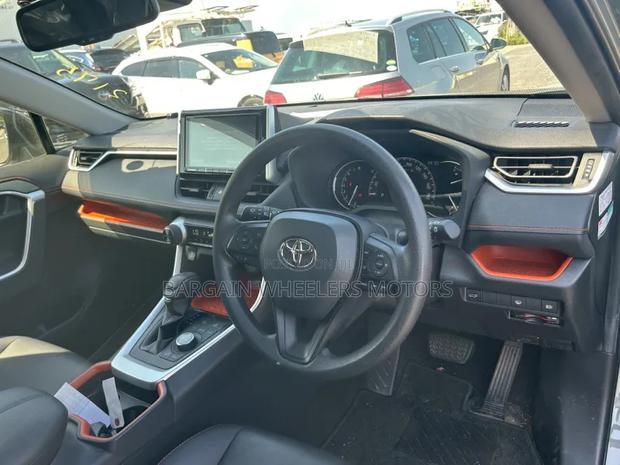 Toyota RAV4 2020 Green