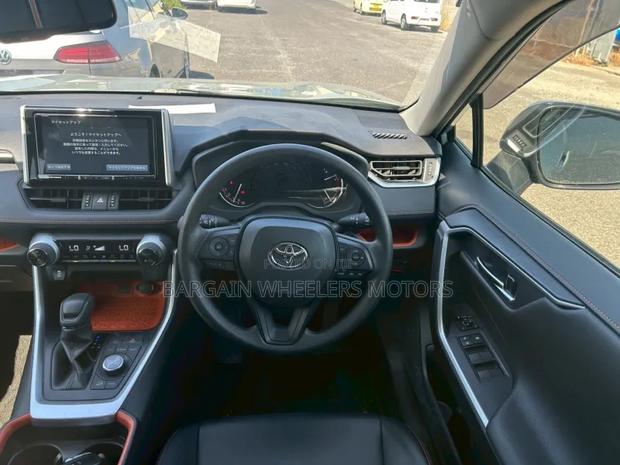 Toyota RAV4 2020 Green