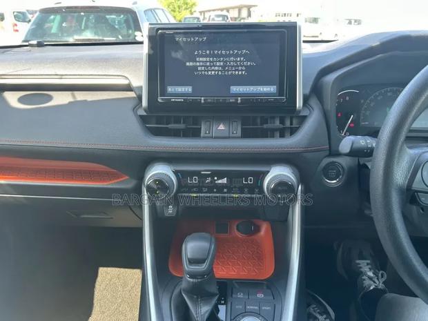 Toyota RAV4 2020 Green