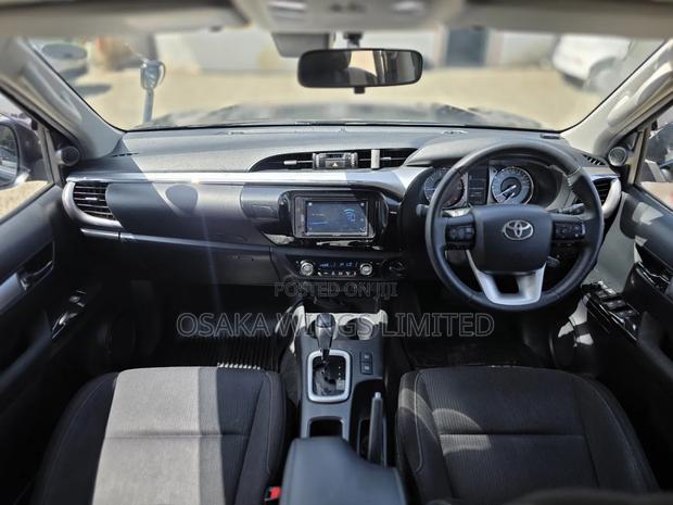 Toyota Hilux 2020 Black
