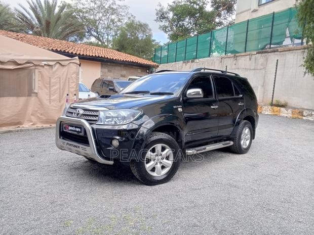 Toyota Fortuner 2010 Black