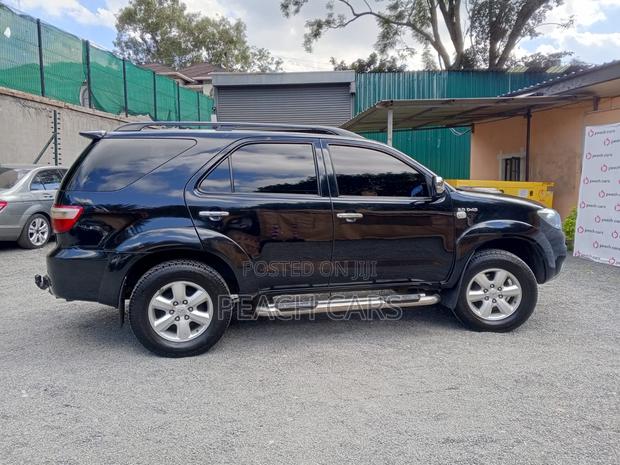 Toyota Fortuner 2010 Black