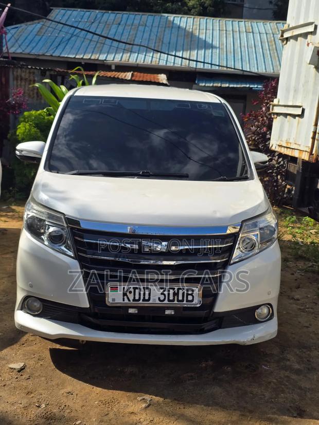 Toyota Noah 2014 White