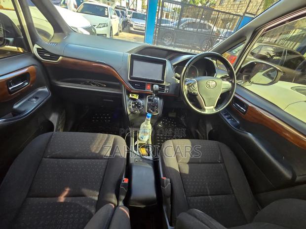 Toyota Noah 2014 White