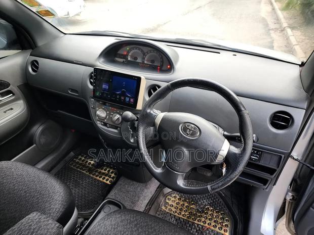 Toyota Sienta 2013 Silver