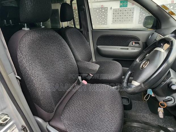 Toyota Sienta 2013 Silver