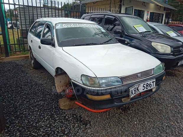 Toyota Corolla 2002 White