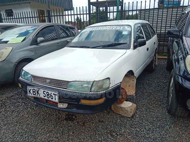 Toyota Corolla 2002 White