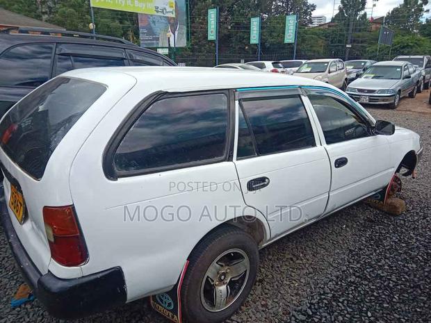 Toyota Corolla 2002 White