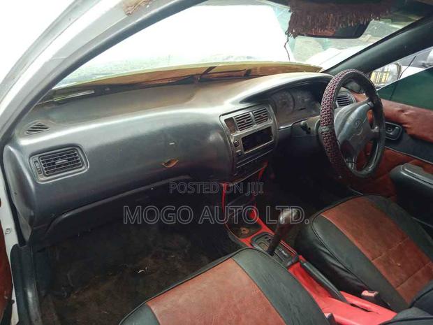 Toyota Corolla 2002 White