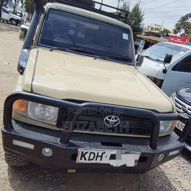 Toyota Land Cruiser 2014 Yellow