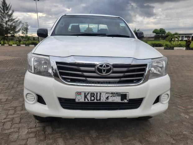 Toyota Hilux 2012 White