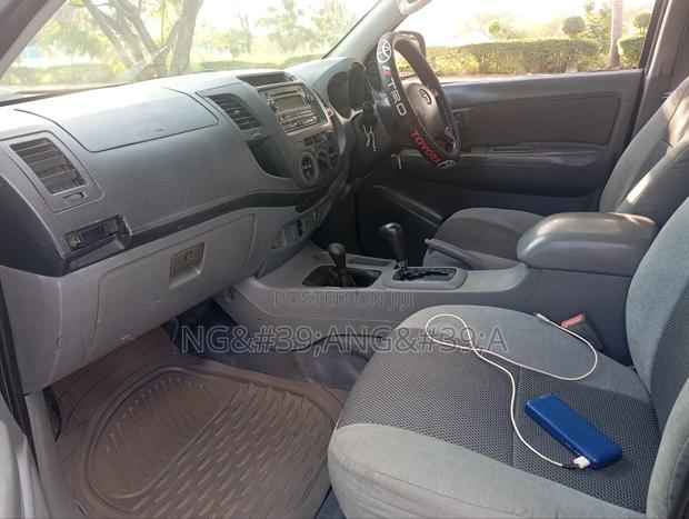 Toyota Hilux 2004 Beige