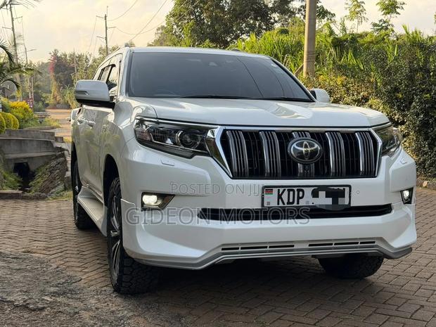 Toyota Land Cruiser Prado 2017 White