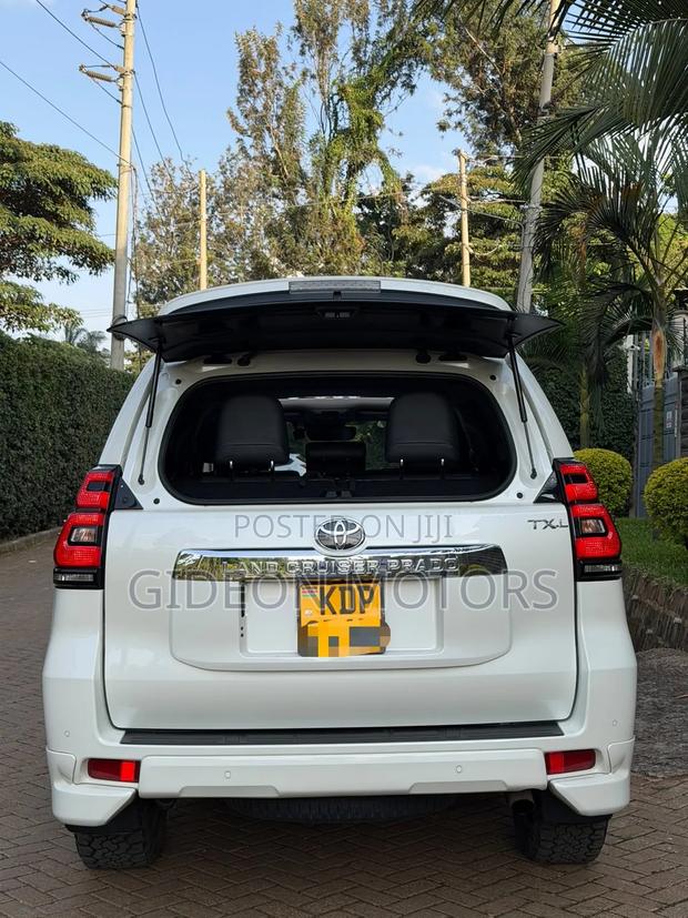 Toyota Land Cruiser Prado 2017 White
