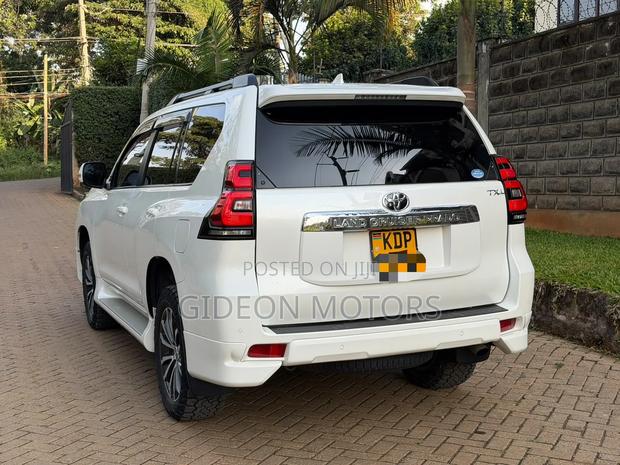 Toyota Land Cruiser Prado 2017 White