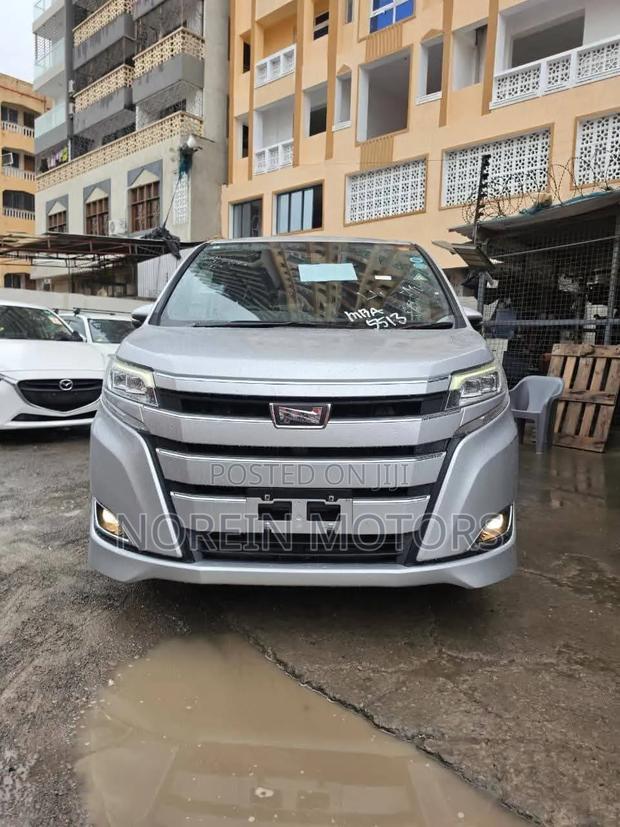 Toyota Noah 2020 Silver