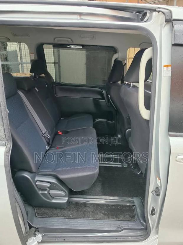 Toyota Noah 2020 Silver