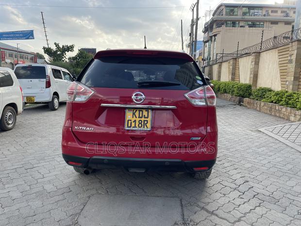 Nissan X-Trail 2.0 Petrol FWD 2015 Red