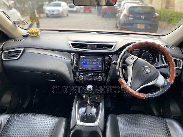 Nissan X-Trail 2.0 Petrol FWD 2015 Red