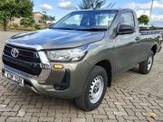Toyota Hilux 2022 Gold for sale