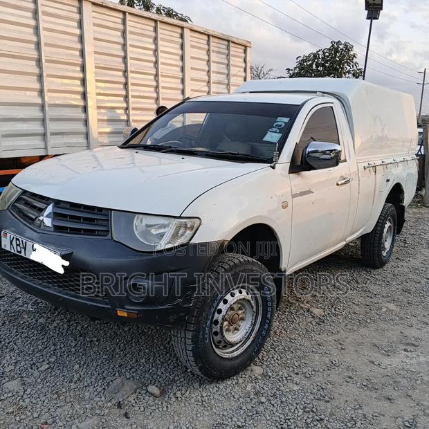 Mitsubishi L200 2007 White