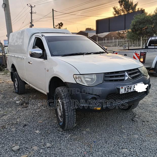 Mitsubishi L200 2007 White