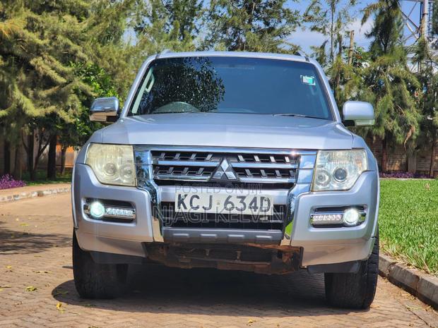 Mitsubishi Pajero 2010 Silver